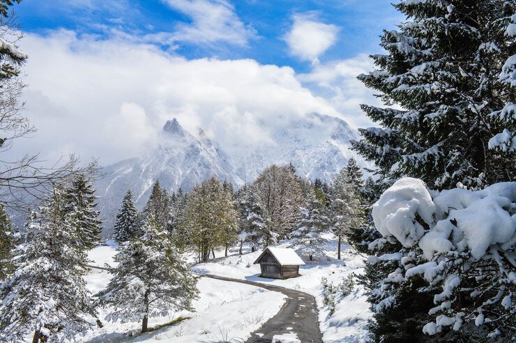 A Guide to Witnessing Snowfall in Uttarakhand’s Hidden Gems